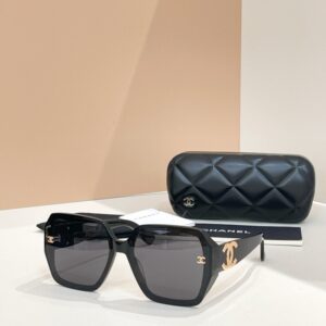CHANEL CH77865 Fashion Large Frame 1:1 Replica Street Shoot UV Protection Sunglasses for Women