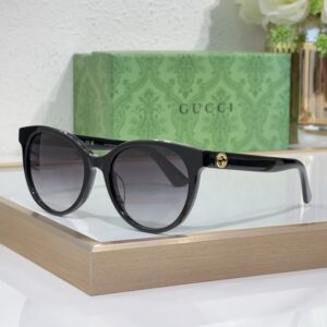 GUCCI GG0702SK New High-Quality Fashionable Aesthetically Pleasing Square Sunglasses Women Men